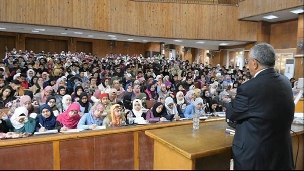 علاوات بالقروش.. صرخات أساتذة الجامعات الحكومية بسبب الرواتب