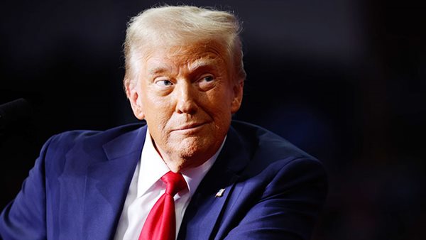 ترامب يثمن قرار إيران فتح مضيق هرمز بالكامل أمام حركة الملاحة