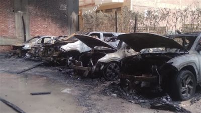 تفحم 6 سيارات في حريق 