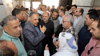 محافظ الشرقية يفاجئ عيادات المبرة بالزقازيق ويوجه بسرعة إنهاء إجراءات علاج المرضى