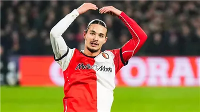 ليفربول يضع الجزائري أنيس حاج موسى بديلًا لمحمد صلاح