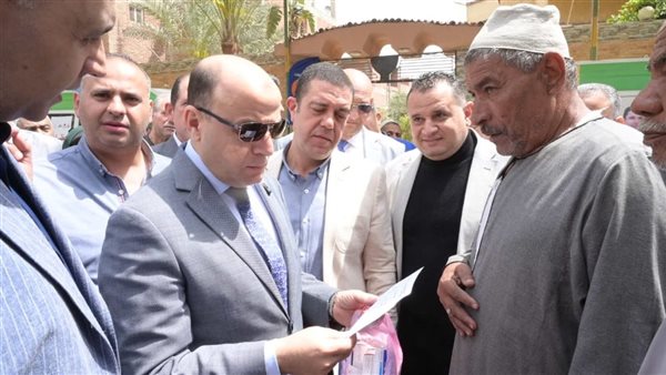محافظ الغربية يتفقد القافلة الطبية الشاملة بقرية شقرف