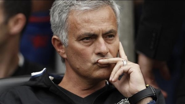 مورينيو يترقب اتصال بيريز.. هل يعود إلى ريال مدريد؟