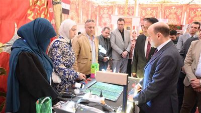 محافظ الغربية يتفقد معرض مخرجات التعليم الفني بمشاركة 110 طالب