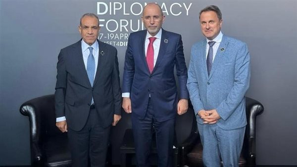 وزير الخارجية يلتقي مع وزيرى خارجية الأردن ولوكسمبورج على هامش منتدى أنطاليا الدبلوماسي