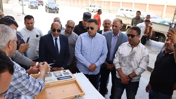 محافظ القليوبية يتفقد منظومة توريد القمح ببنها.. وصرف المستحقات خلال 48 ساعة