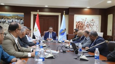 انهاء تداخلات الأراضي وحسم ملفات التقسيمات بسفاجا والقصير