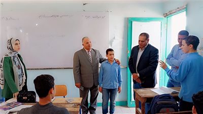 تكريم الطلاب المتميزين لتفوقهم العلمي بمدرسة قلهانة الإعدادية بالفيوم 