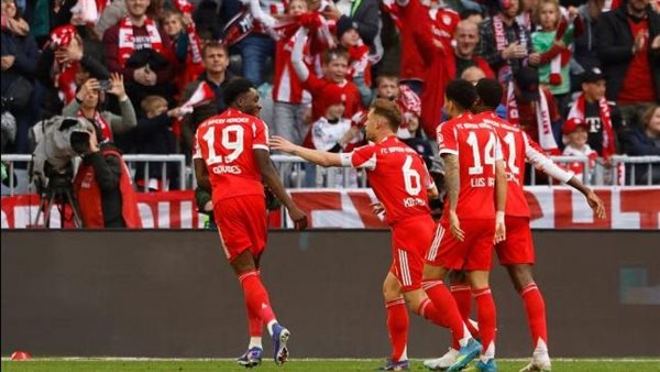 بايرن ميونخ يتوج بلقب الدوري الألماني للمرة الـ35 في تاريخه