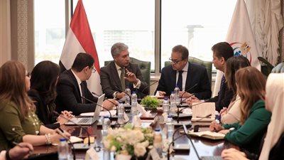  وزيرا السياحة  والصحة يبحثان استراتيجية تكاملية للارتقاء بالخدمات الطبية للسائحين 
