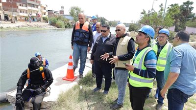 رئيس مياه البحيرة يتابع ميدانيًا تطهير مأخذ محطة دمنهور التشيكي