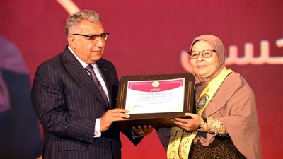 محافظ الدقهلية يشهد حفل تكريم الأمهات المثاليات بقصر ثقافة المنصورة