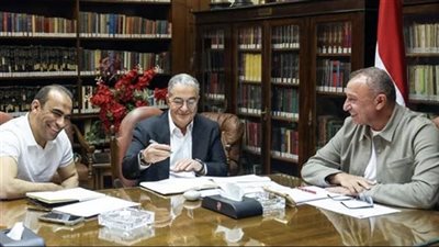 الخطيب يناقش خطة ياسين منصور وعبد الحفيظ لقطاع الكرة في الأهلي