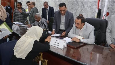 عقد اللقاء الجماهيري الأسبوعي لبحث مطالب المواطنين وحل مشكلاتهم بمحافظة سوهاج