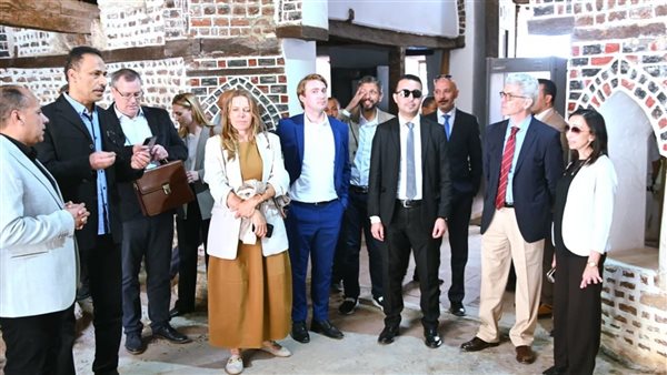 محافظ البحيرة ووفد الاتحاد الأوروبي في جولة بآثار رشيد