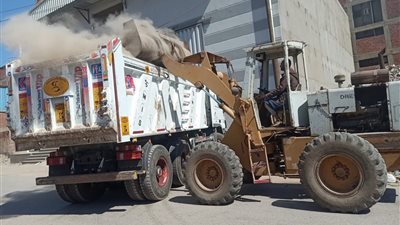 رفع 200 طن من مخلفات الهدم والبناء بغرب المنصورة