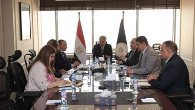 وزير السياحة والآثار يبحث تطوير منظومة العمل في مجال الغوص والأنشطة البحرية 