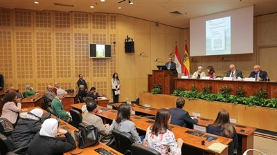 السفير الإسبانى يشيد بمكتبة الإسكندرية 