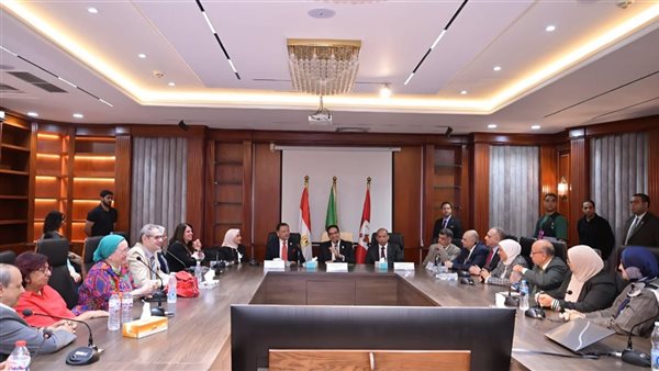 رئيس جامعة القاهرة يلتقى أعضاء القافلة التنموية الشاملة المتجهة إلى حلايب وشلاتين