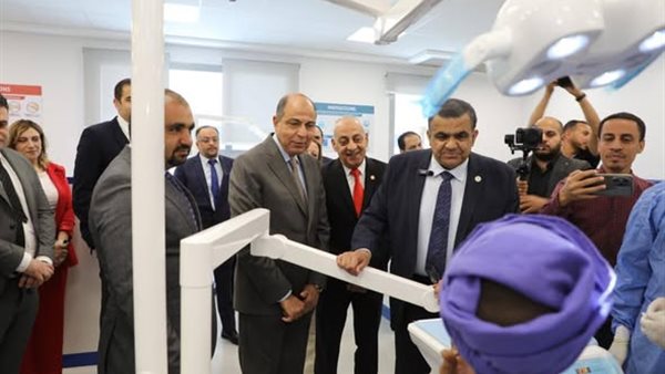 محافظ المنيا يتفقد معامل وعيادات طب الأسنان بجامعة دراية