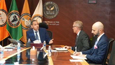  الرقابة المالية تستعرض للوفد الأمريكي الآليات الجديدة لجذب المستثمرين الأجانب 