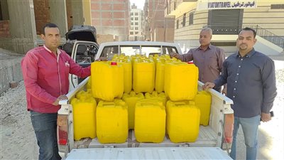 الرقابة التموينية تضبط طن زيوت طعام مجهول المصدر داخل سيارة نقل بالأقصر