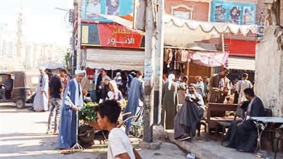 «أبو تيج» تختنق بالباعة الجائلين