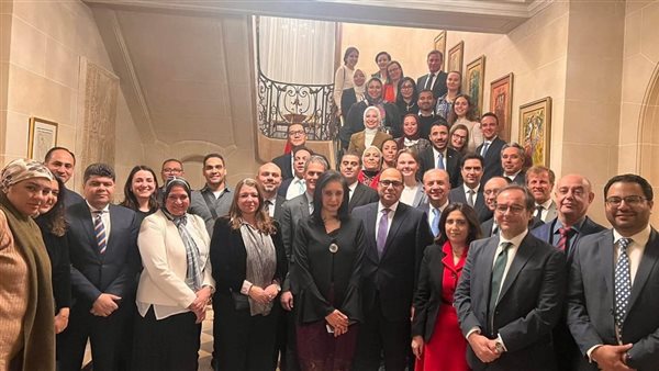 السفير أحمد أبو زيد يستقبل وفدًا مصريًا في بروكسل