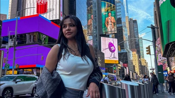 أسماء أبو اليزيد تظهر بـ«إسدال» في نيويورك| هل هي حامل؟