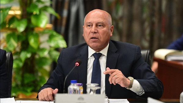 «النقل» تؤجل تنفيذ 20 مشروعاً.. وتخفض الكهرباء ٥٠٪ فى محطات السكك الحديدية