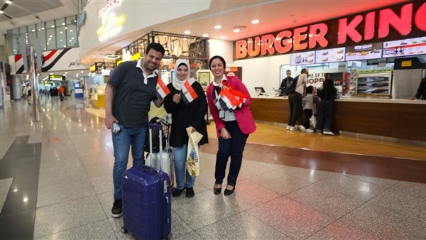 مطار القاهرة الدولي يحتفل بعيد تحرير سيناء مع الركاب