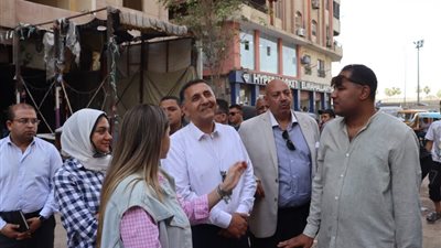 محافظ القليوبية يتفقد مسطرد ويبحث تقنين أوضاع محلات البلاستيك وتنظيم الحركة التجارية