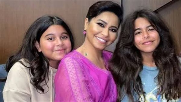 أول تعليق من شيرين عبد الوهاب على سفر ابنتها وتكشف السبب