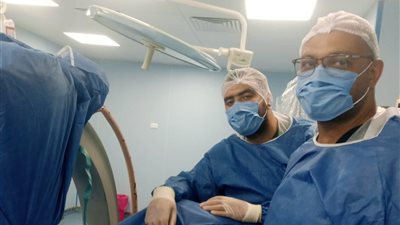 تدخل بالمنظار لإنهاء معاناة مريض من حصوة بالحالب بمستشفى دكرنس  