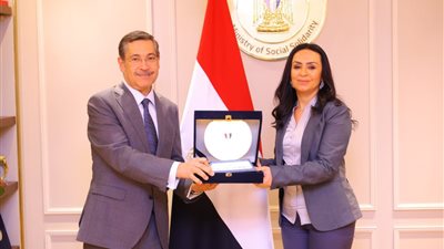التضامن الاجتماعي وبنك التعمير والإسكان يشهدان توزيع أجهزة لتعويضية لطلاب الجامعات 