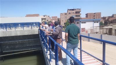 رئيس مياه الفيوم يتابع أعمال التشغيل التجريبي لمحطة تنقية مياه الشرب بقحافة 