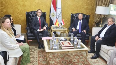 وزير النقل يستقبل السفير الإسباني بالقاهرة لبحث تدعيم التعاون بين الجانبين