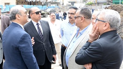 رئيس جامعة المنصورة يتابع ميدانيًّا تنفيذ  مشروعات التطوير بالقطاع الطبي