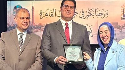 رئيس حي غرب القاهرة خلال احتفالية تكريم الموظفين المتميزين: هدفنا خدمة المواطن وتنفيذ القانون بإنسانية