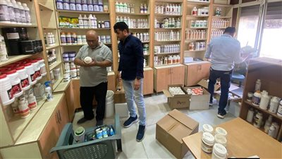 ضبط أدوية بشرية منتهية الصلاحية وغلق صيدليات مخالفة بالفيوم 
