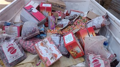 ضبط 5000 قطعة حلوى وشيكولاتة منتهية الصلاحية بالفيوم 