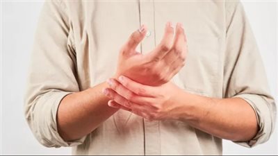 تنميل اليدين.. علامات وأسباب لا يجب تجاهلها