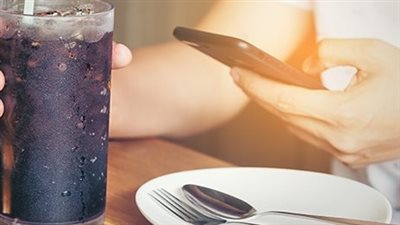 المشروبات الغازية.. تعرف على تأثيرها على المعدة والجهاز الهضمي 