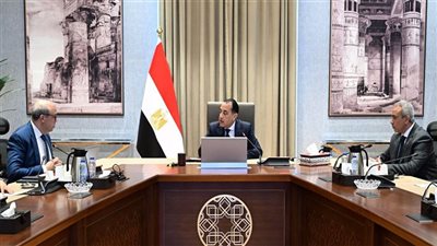مدبولي يتابع ملفات عمل وزارة الطيران المدني