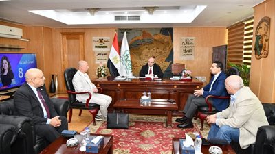 محافظ الفيوم يبحث مع وفد شركة 