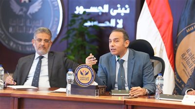 رئيس هيئة الرقابة المالية ييحث مع الخبراء الاكتواريين سبل النهوض بالنشاط