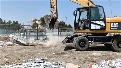 إزالة فورية لـ 3 حالات تعدٍ خارج الحيز العمراني بزاوية الكرادسة بالفيوم