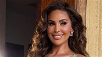 مي سليم تتلألأ بالذهبي الميتاليكي والجمهور يغازلها (صور)