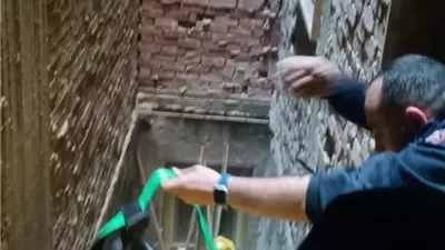 الحماية المدنية تنقذ  شخصًا سقط بين منور شقتين في الهرم 