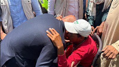 لغرض وظيفي... شاب من ذوي الهمم يستوقف وزير النقل